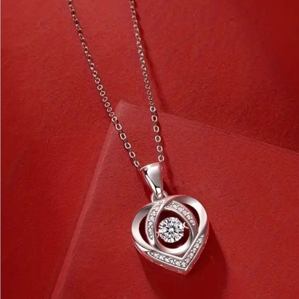 Exquisite 925 Sterling Silver Heart Pendant Necklace - Picture 3 of 3